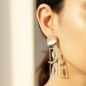 "panchi" mother of pearl geometric drop earrings