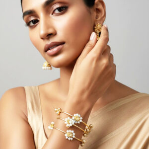 Bracelets malini pearl & golden charm bangle by Malini