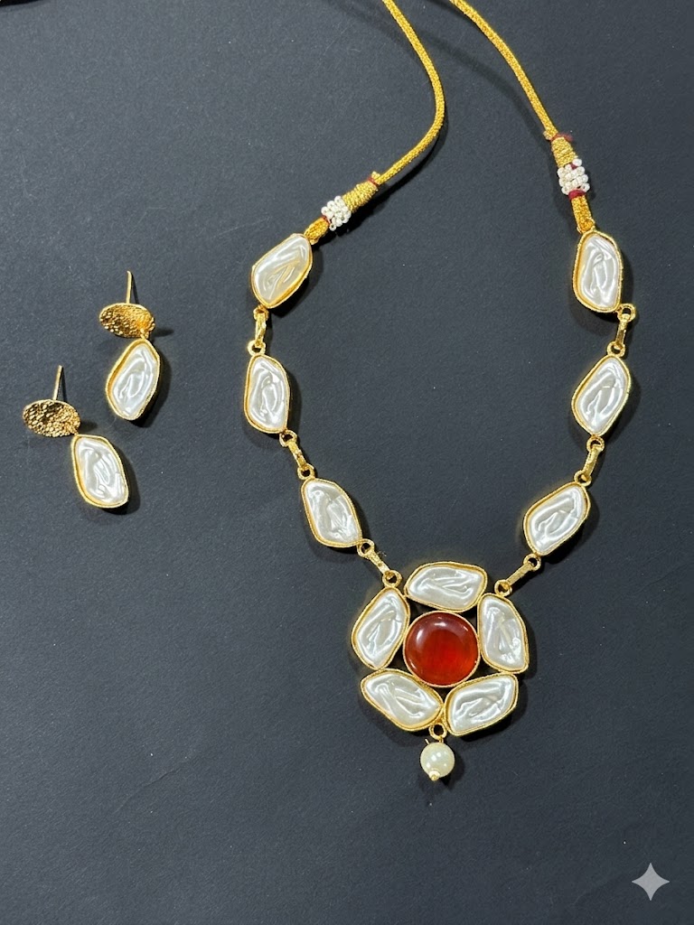 traditional stone and pearl statement necklace set