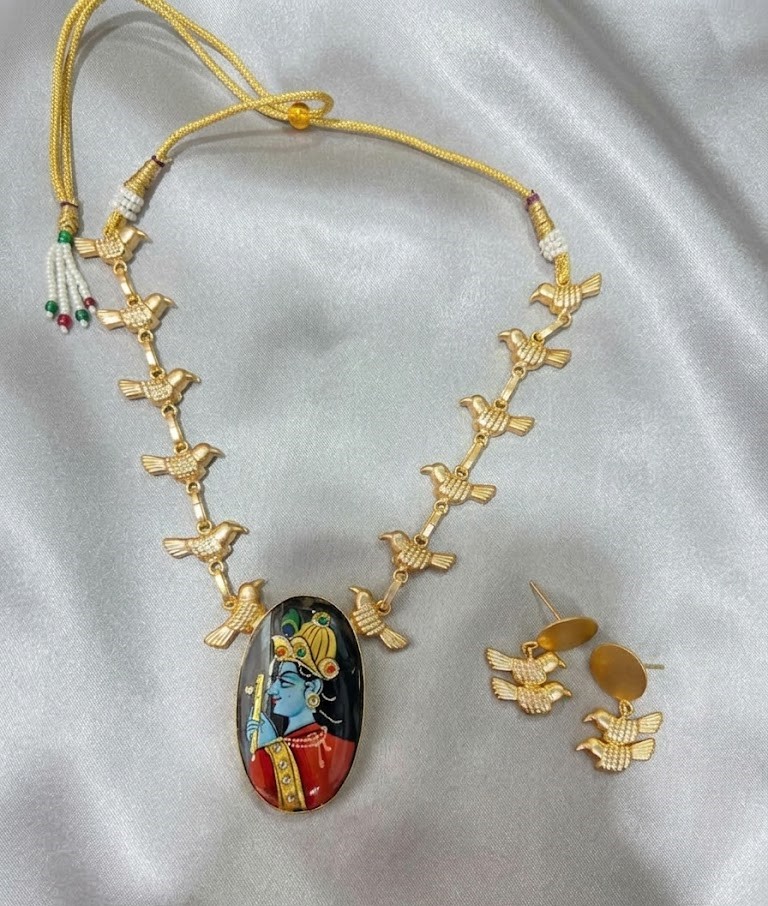 Royal Portrait Bird-Motif Necklace Set MN 69