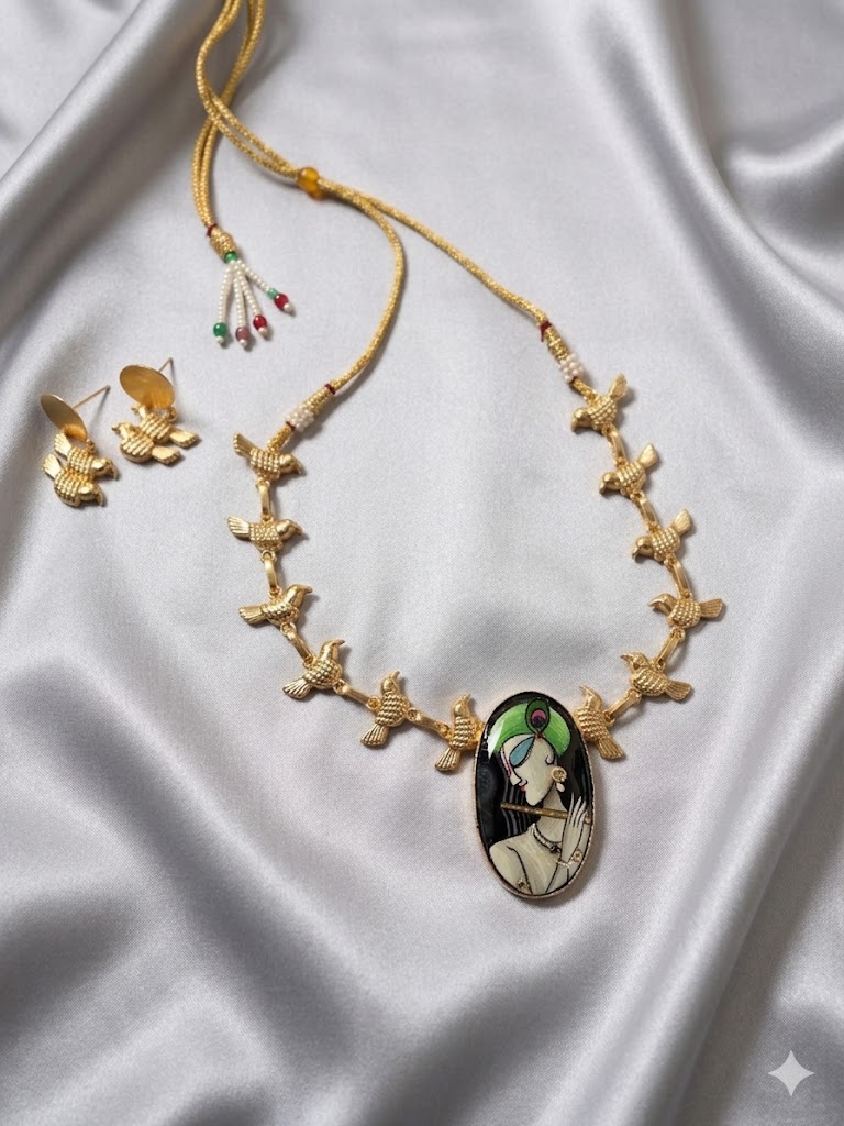 Royal Portrait Bird-Motif Necklace Set MN 69